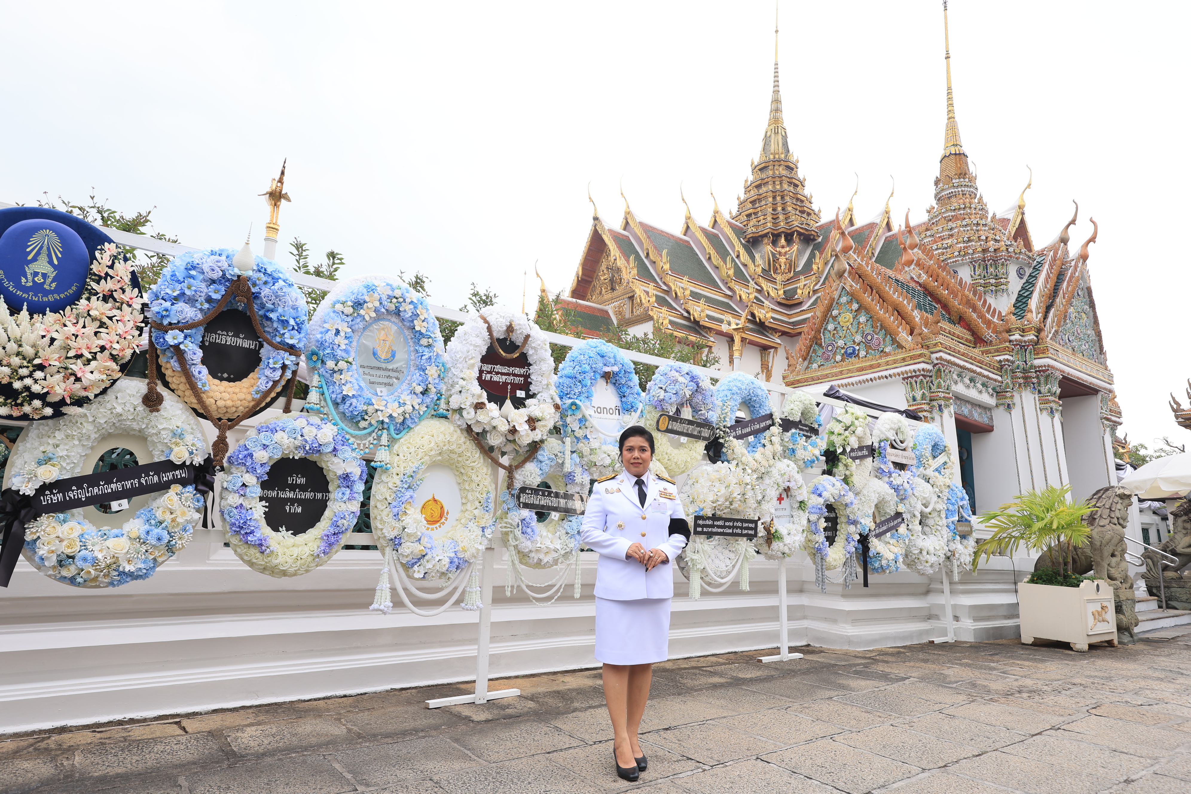 title - คณะผู้บริหาร ส.ป.ก. ร่วมผลัดเวรเฝ้าฯ พระพิธีธรรมสวดพระอภิธรรมพระบรมศพ สมเด็จพระนางเจ้าสิริกิติ์ พระบรมราชินีนาถ พระบรมราชชนนีพันปีหลวง